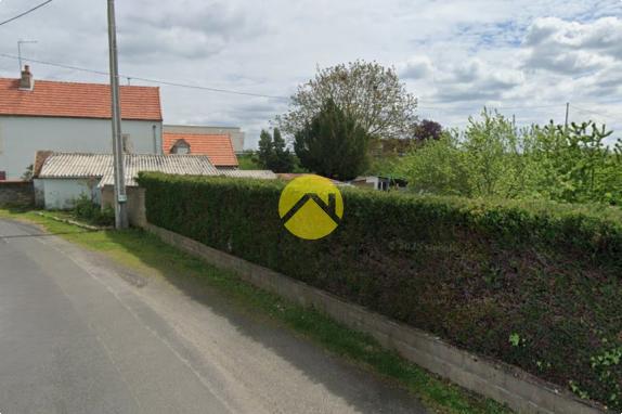 Maison avec dépendances et terrain