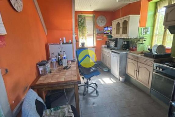 Maison avec dépendances et terrain