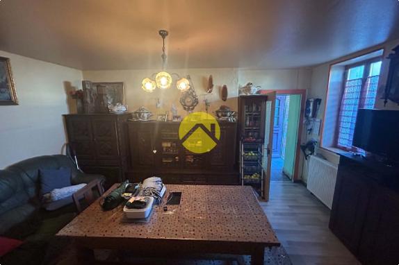 Maison avec dépendances et terrain