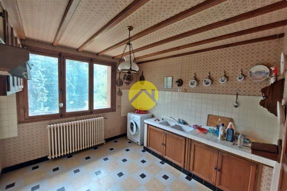 PAVILLON A RAFRAÎCHIR AVEC TERRAIN