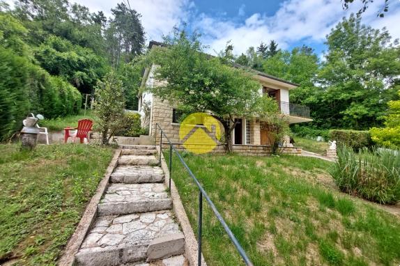 PAVILLON A RAFRAÎCHIR AVEC TERRAIN