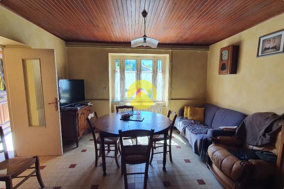 Maison familiale avec dépendances