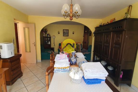 Maison familiale avec dépendances