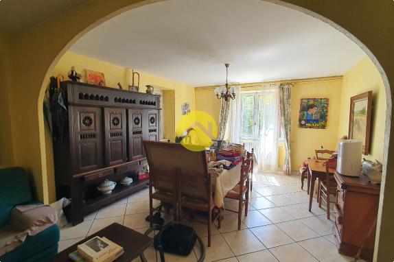 Maison familiale avec dépendances