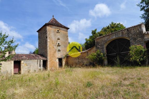 Bâtisses en pierre & son pigeonnier