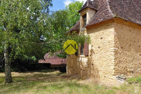 Bâtisses en pierre & son pigeonnier