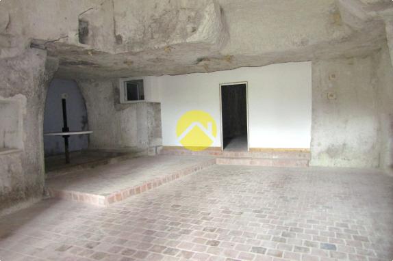 Maison + dépendance troglodyte
