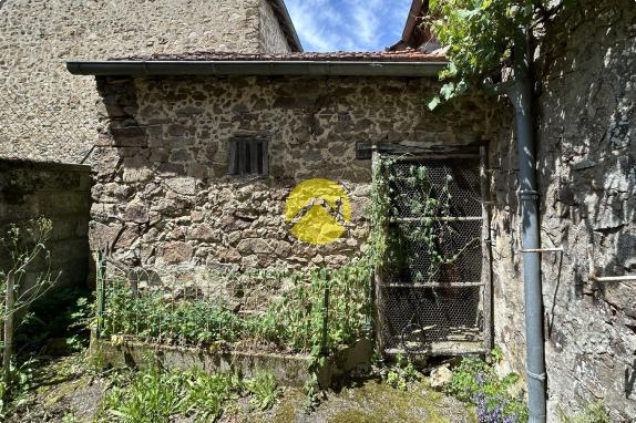 MAISON CREUSOISE + GRANGE EN PIERRE