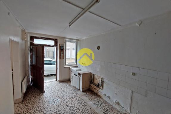 MAISON AVEC DÉPENDANCE ET TERRAINS