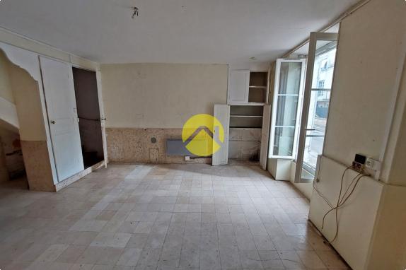 MAISON AVEC DÉPENDANCE ET TERRAINS