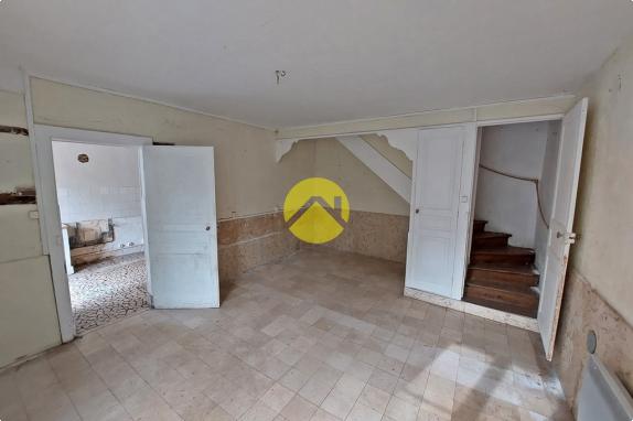 MAISON AVEC DÉPENDANCE ET TERRAINS