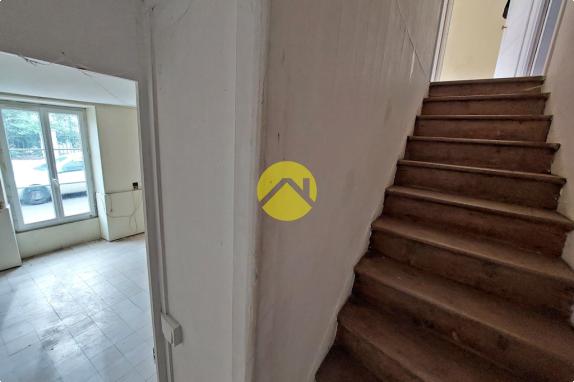 MAISON AVEC DÉPENDANCE ET TERRAINS