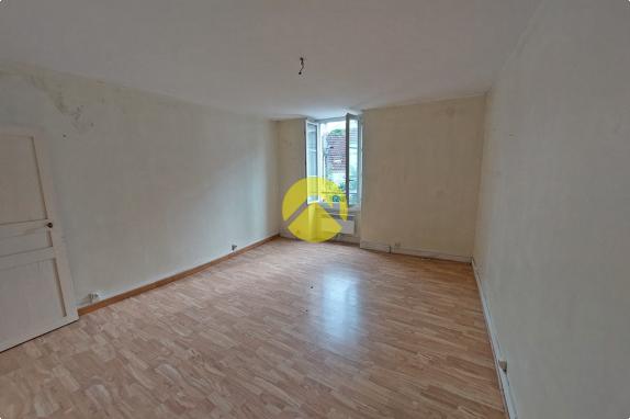 MAISON AVEC DÉPENDANCE ET TERRAINS
