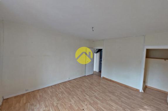 MAISON AVEC DÉPENDANCE ET TERRAINS