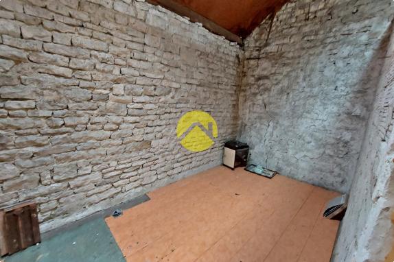 MAISON AVEC DÉPENDANCE ET TERRAINS