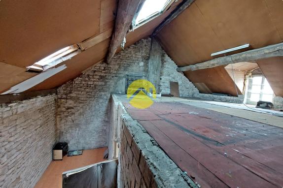 MAISON AVEC DÉPENDANCE ET TERRAINS