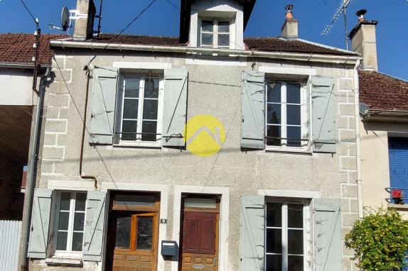 MAISON AVEC DÉPENDANCE ET TERRAINS