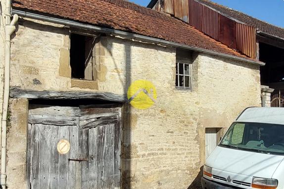 MAISON AVEC DÉPENDANCE ET TERRAINS