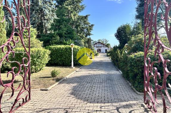 VILLA AVEC DEPENDANCES