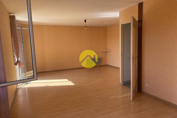 PAVILLON SUR AVORD DE 5 PIECES