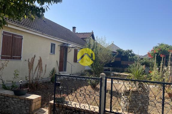 PAVILLON SUR AVORD DE 5 PIECES
