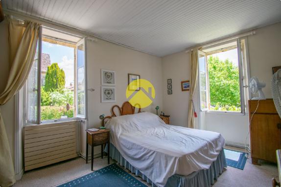 Maison avec gîte au centre bourg