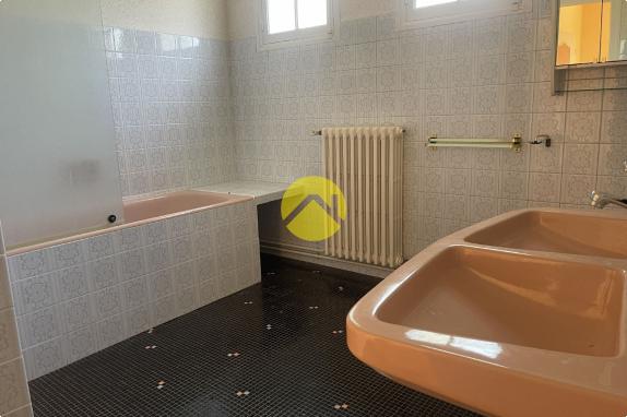Maison 260m².7ch.Sous-sol.sur2400m²