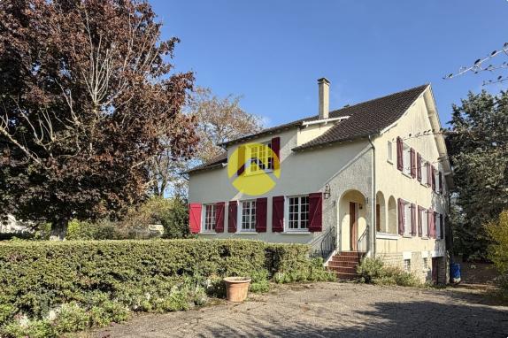 Maison / Pavillon Blet, 8 pièces à vendre