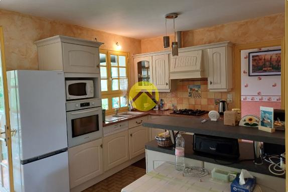 TRES JOLIE MAISON SUR SOUS SOL