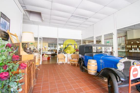Magasin au centre de St-Cyprien