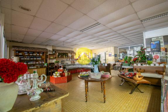 Magasin au centre de St-Cyprien