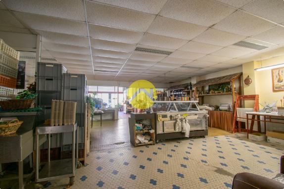 Magasin au centre de St-Cyprien