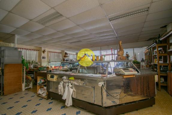Magasin au centre de St-Cyprien
