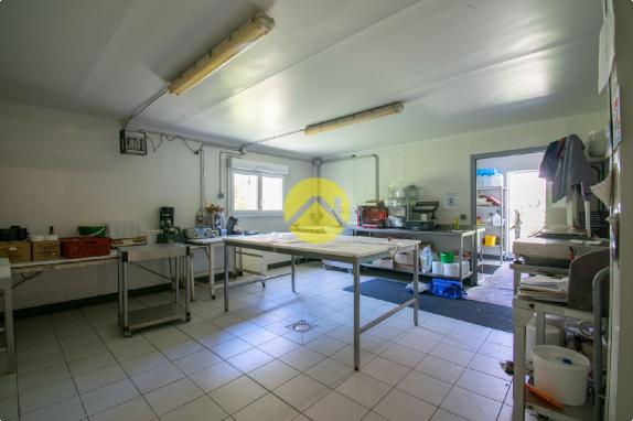 Magasin au centre de St-Cyprien