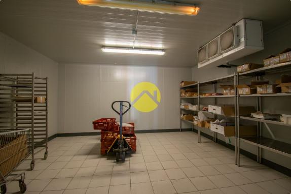 Magasin au centre de St-Cyprien