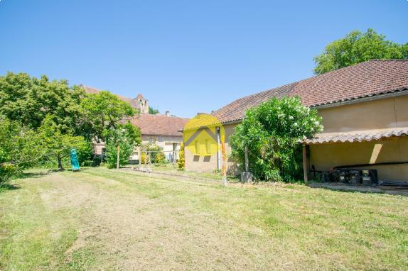 Magasin au centre de St-Cyprien
