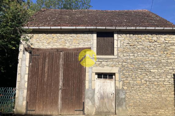 MAISON DE 3 PIECES AVEC GRANGE
