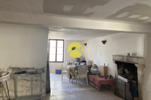MAISON DE 3 PIECES AVEC GRANGE
