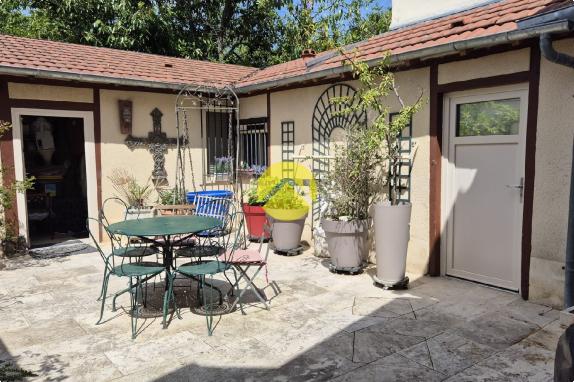 CHALEUREUSE MAISON  RENOVEE