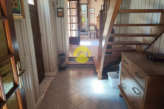 19683m² de terrain attenant...