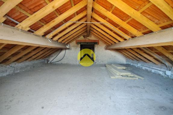 Maison et grand garage atelier