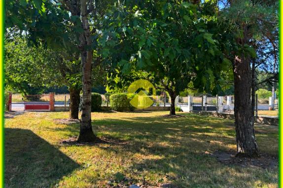 2 CHAMBRES TERRAIN 812M²