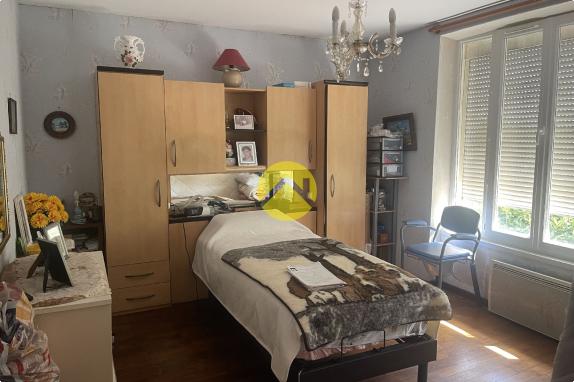 MAISON CLES EN MAIN