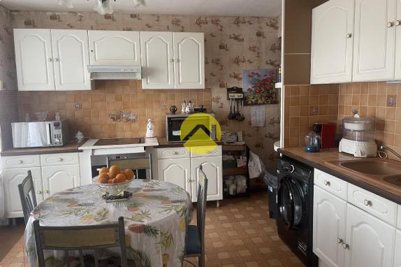 MAISON CLES EN MAIN
