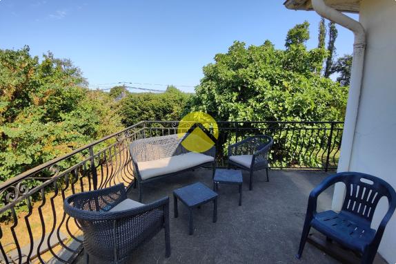PAVILLON SUR SOUS-SOL T7 150 m² 