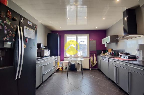 PAVILLON SUR SOUS-SOL T7 150 m² 