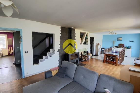 PAVILLON SUR SOUS-SOL T7 150 m² 