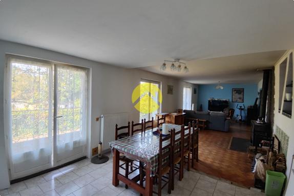 PAVILLON SUR SOUS-SOL T7 150 m² 