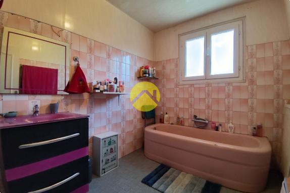 PAVILLON SUR SOUS-SOL T7 150 m² 