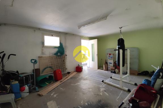 PAVILLON SUR SOUS-SOL T7 150 m² 